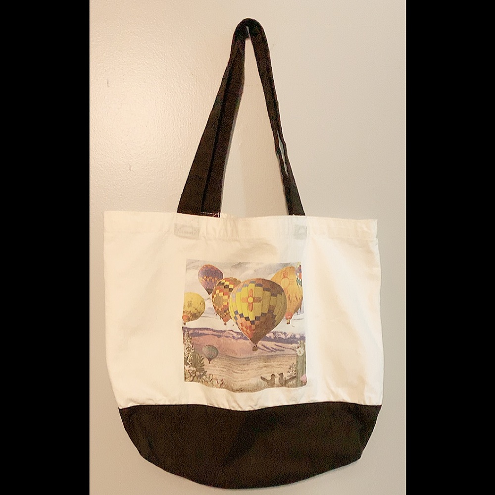 Cool tote! Hot air balloons over the desert.